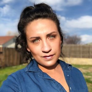 Meet your Posher, Corina